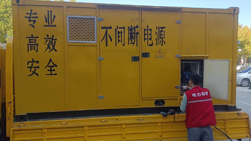 蛟河柴油发电机组和UPS电源配合使用时，如何避免切换过程中的电力中断？